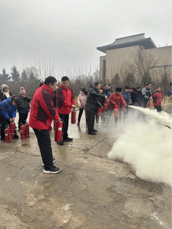 体育场馆物业管理人员参加消防安全知识培训